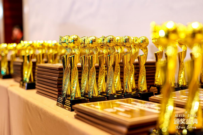 双奖加冕！15VIP太阳成显示荣获慧聪LED显示屏行业品牌盛会两项大奖